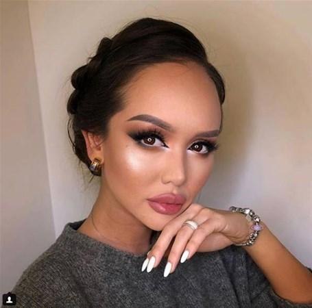 Bu qız gözəlliyi ilə hər kəsi heyran edir -  FOTOLAR